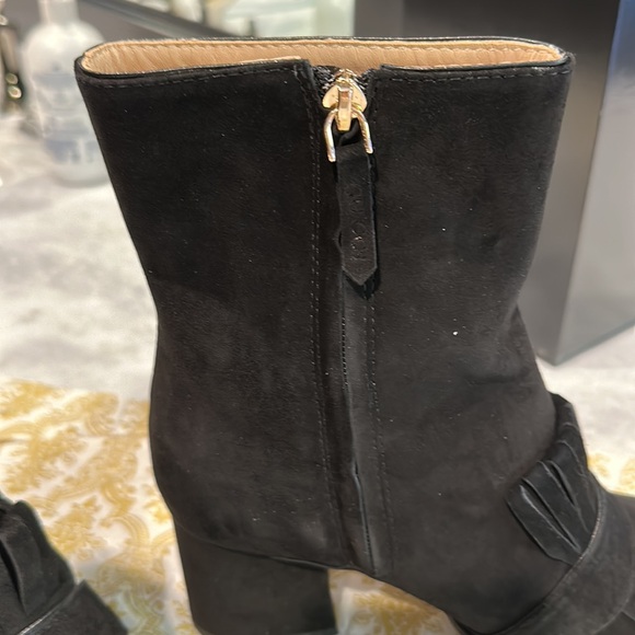 Similar to Gucci suede boots - Picture 3 of 5